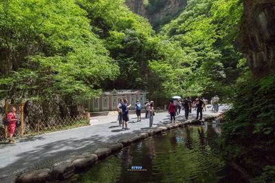 舞大幡 抖空竹 峡谷里刮起了中国风
