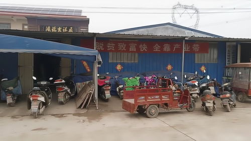 农村代加工厂生意火爆,员工们都在赶货,看看是做的啥产品