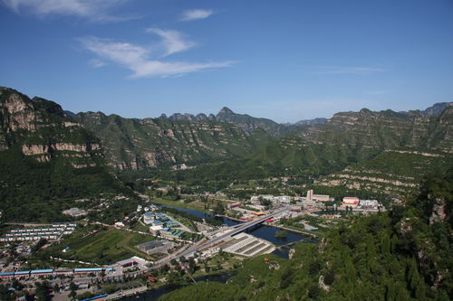 他借来130元建起一座5a级景区,去世时数千村民为他送行