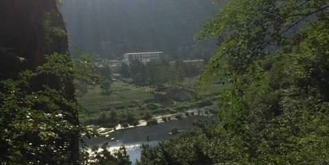 从北京到野三坡清泉山景区+拒马河漂流、送竹筏、篝火晚会二日游