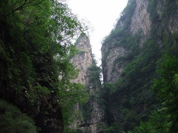 野三坡百里峡两日游 探秘百里峡，畅享漂流竹筏快艇之趣