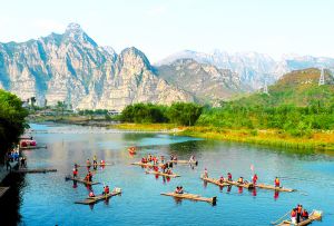 短线游成市民夏日周末休闲首选，野三坡成热门目的地